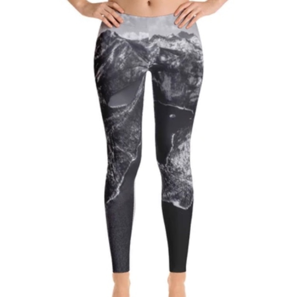NWOT Rare Lake Tahoe Leggings❄️